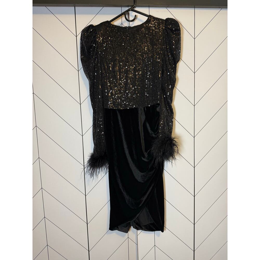 Lavish Alice Womens 4 Black Sequin Faux Fur Long Sleeve Velvet Draped Midi Dress